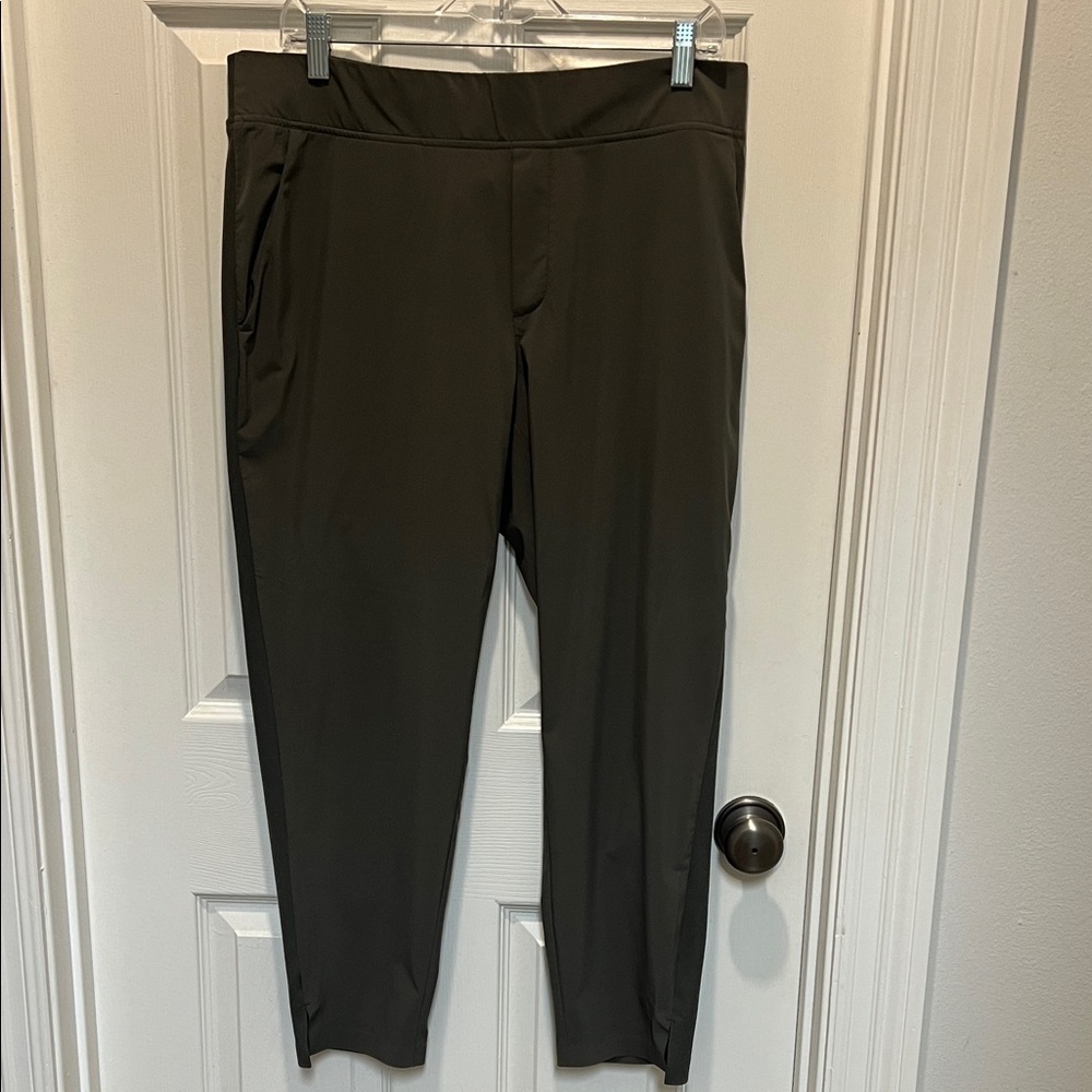 Athleta Mid-Rise Brooklyn ankle pants. Women’s size 14 petite. Olive green khaki